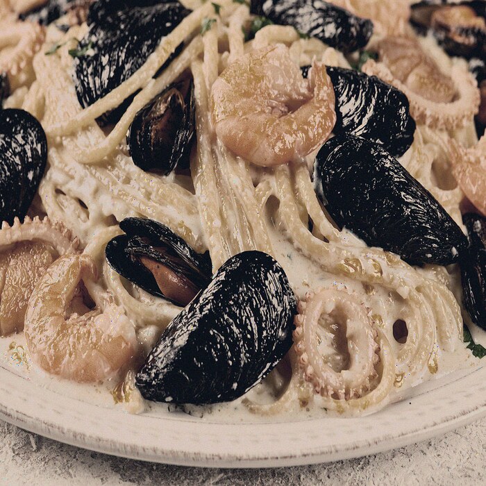 Spaghetti with mussels and prawns.